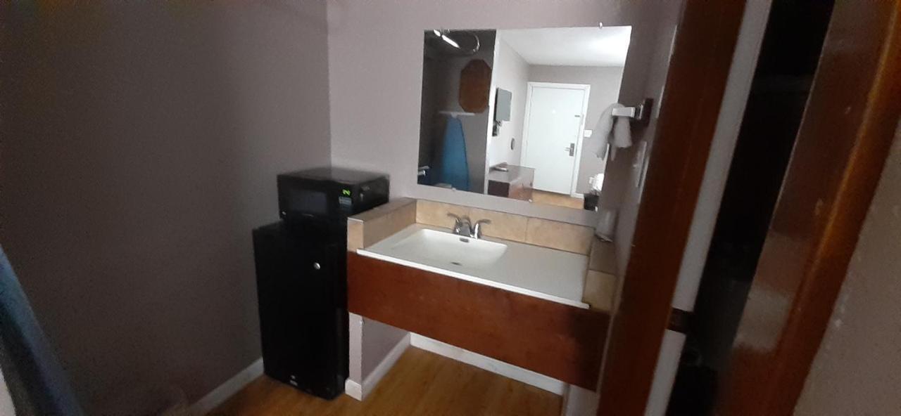 Woodfield Inn And Suites Yoakum Extérieur photo